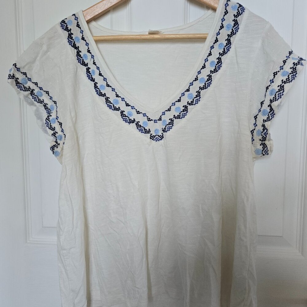 Caslon embroidered top
